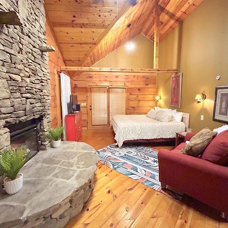 Honeymoon Hideaway Villa Gatlinburg Exterior photo
